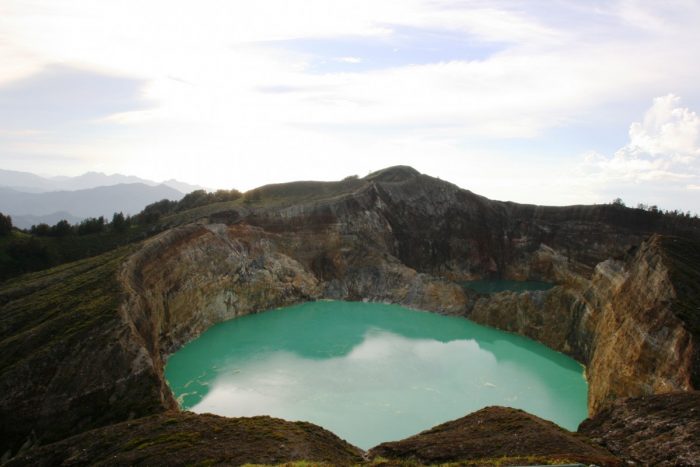 kratermeer van Kelimutu vulkaan