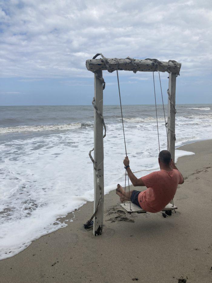 schommelen kust reizen door Colombia