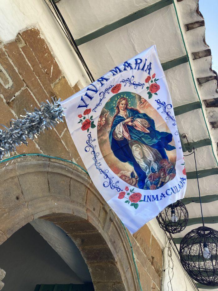 witte vlag met Maria Colombia