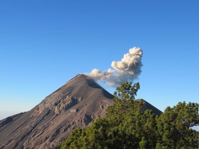 fuego vulkaan tijdens vakantie in guatemala