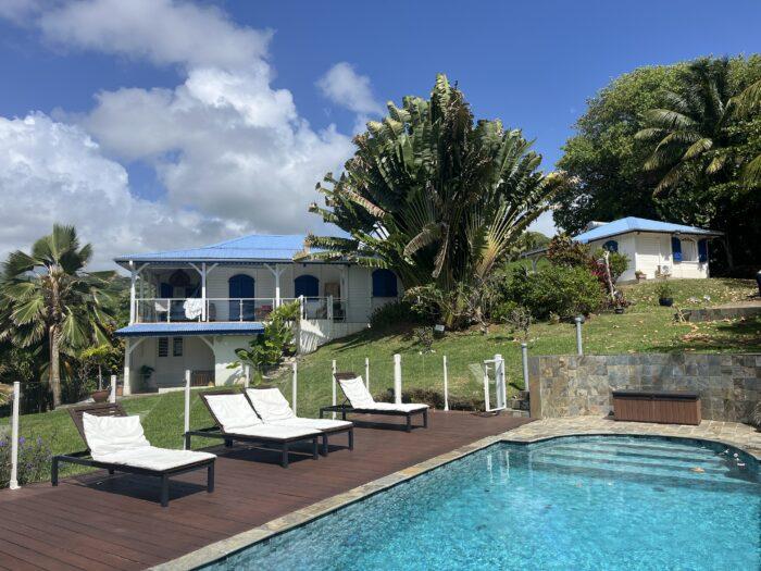 zwembad villa MBay